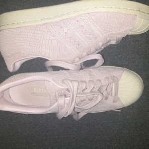 Womens athletic shoes